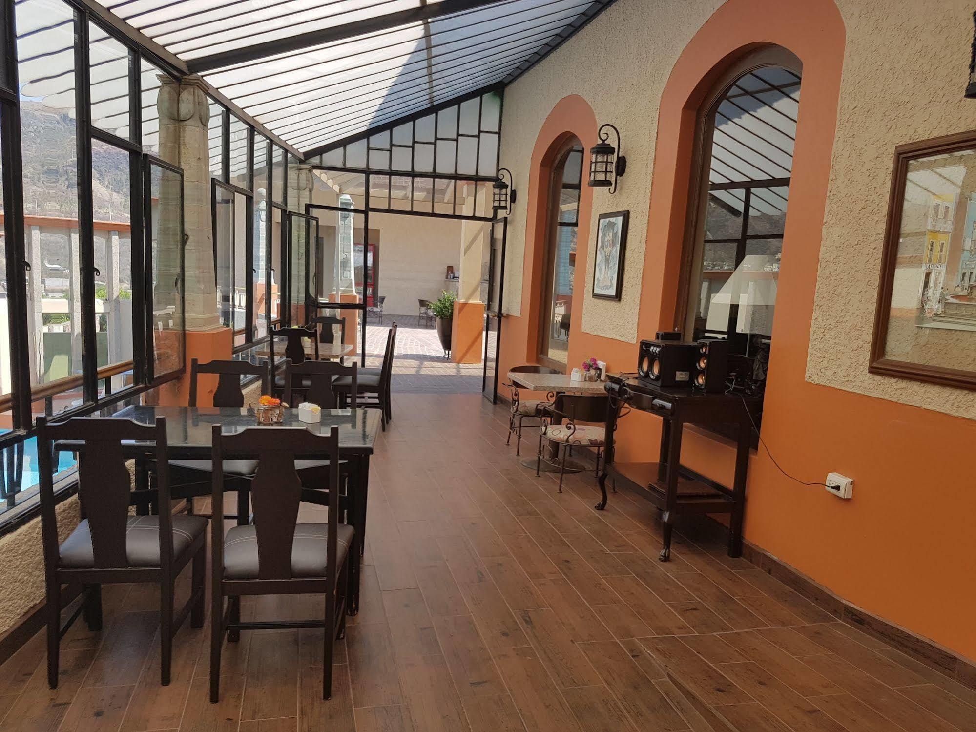 Hotel Paseo De La Presa 4*